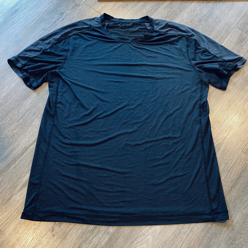 Lululemon‎ Metal Vent Tech Short Sleeve Shirt Mens Black Striped Training Tee
